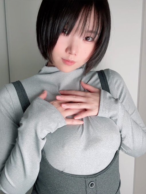 着衣巨乳とおっぱいアップに関する画像