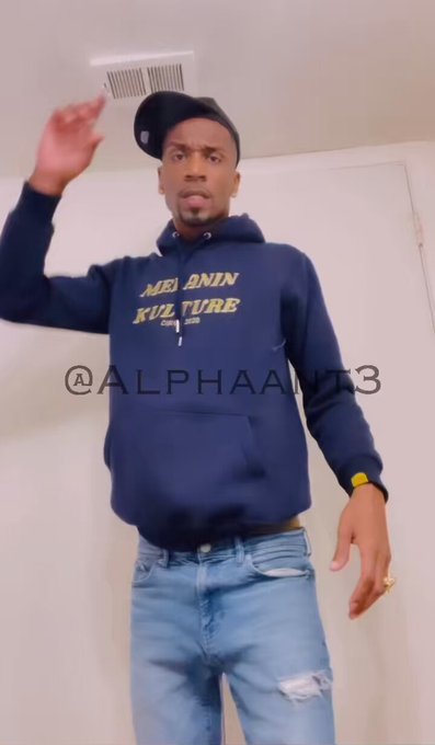 Fit check before I leave the crib … 
It fits ?? 
https://t.co/edBv4FCu2H https://t.co/0tDKsApV5m
