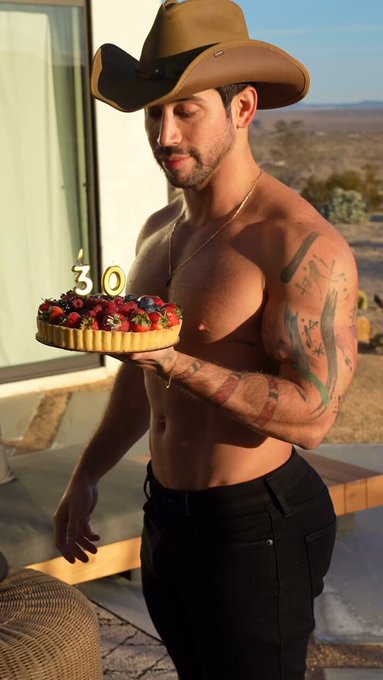 Thank you all for your wishes! Here I come 30’s! https://t.co/bgcZwmWTfo