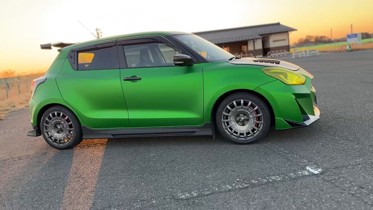 Highlights by ZoTow カーラッピング (中の人kanenasi