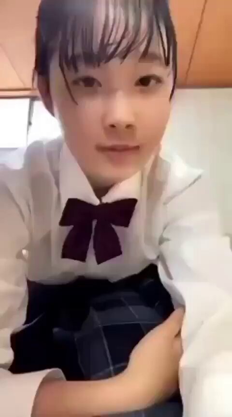 【流出】制服のままオナ自撮り htt... - Twitterの動画をダウンロード 