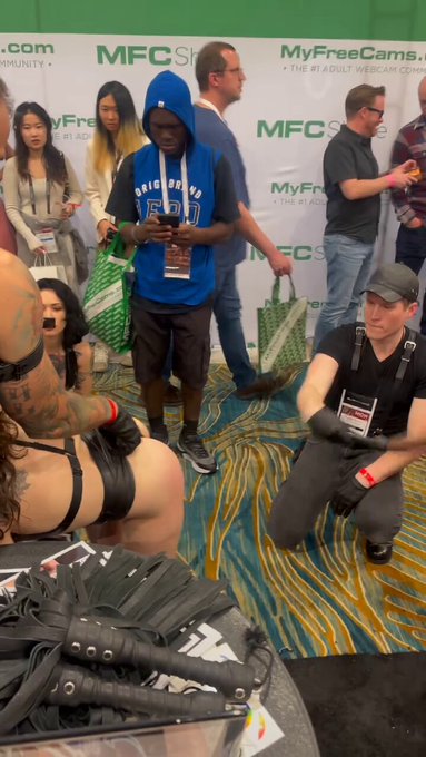 don&rsquo;t beat me up, i&rsquo;ll c*m 🤤 https://t.co/fKNNoOko71