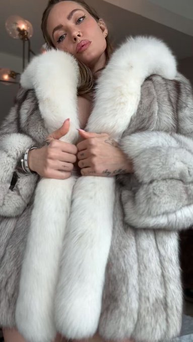 Ready for Valentine&rsquo;s Day? It&rsquo;s only a couple weeks away🥂😍Let&rsquo;s talk about all the naughty things you&rsquo;d