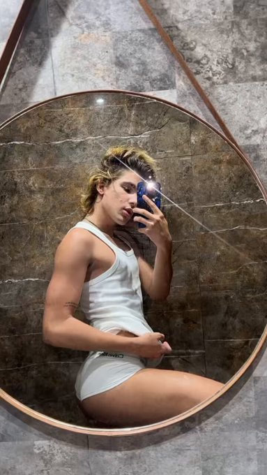 👀🫶🏻 https://t.co/YhW9wbZ5Mq<a href="/tag/halloween"class="tags"><span>#halloween</span></a>