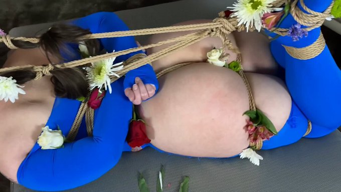 will u be my valentine? 💌 💐 https://t.co/0vwxIbrT6H<a href="/tag/attackontitanfinalseason"class="tags"><span>#attackontitanfinalseason</span></a>