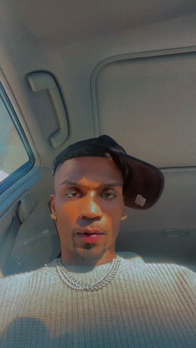 I just be out here so handsome . https://t.co/TTBi5A1WNK