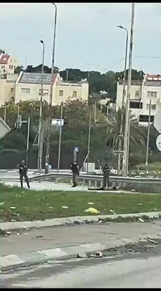 [問卦] 挺巴網友：以色列女兵補槍14歲小孩 殘忍