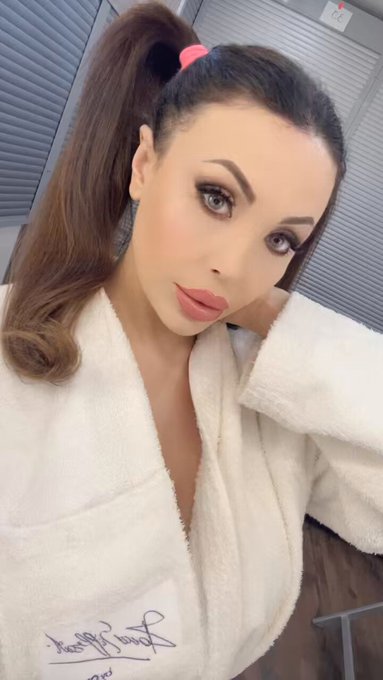 This haircut makes me feel so dolly ?? https://t.co/AEdoiEZ2Ma