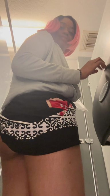 Trying to clap quietly when ppl be constantly coming in back and forth is hard 😂 https://t.co/M60ADv<a href="/tag/slimthick"class="tags"><span>#slimthick</span></a><a href="/tag/ebony"class="tags"><span>#ebony</span></a><a href="/tag/ass"class="tags"><span>#ass</span></a><a href="/tag/robe"class="tags"><span>#robe</span></a><a href="/tag/nsfw"class="tags"><span>#nsfw</span></a><a href="/tag/freak"class="tags"><span>#freak</span></a><a href="/tag/hotwife"class="tags"><span>#hotwife</span></a>