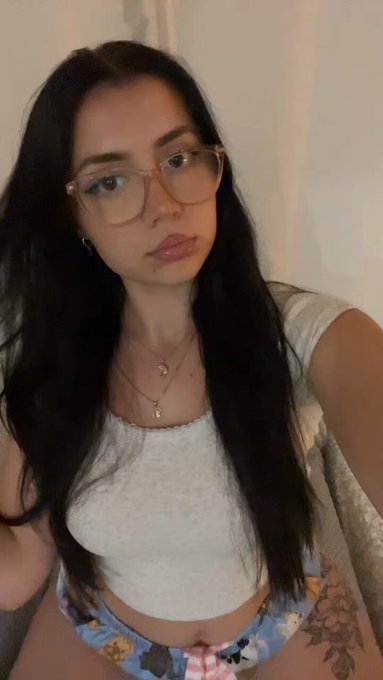 Should I do more videos like this 🤭  https://t.co/PeonuBzbMB https://t.co/BIzXYhLUSB