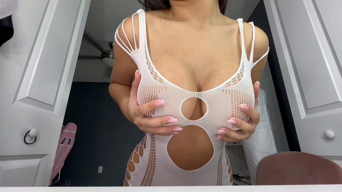 Titty Tuesday 🤤 https://t.co/9DmF0Sf83t