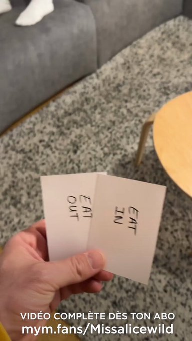 SAINT VALENTIN ❤️ A l'occasion de la f&ecirc;te des Amoureux hier soir, mon ch&eacute;ri m'a propos&eacute; un petit jeu<a href="/tag/yogagirl"class="tags"><span>#yogagirl</span></a>