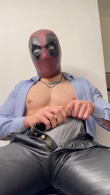 2 pic. Your friendly deadpool needs head https://t.co/fZr5hu3cdo