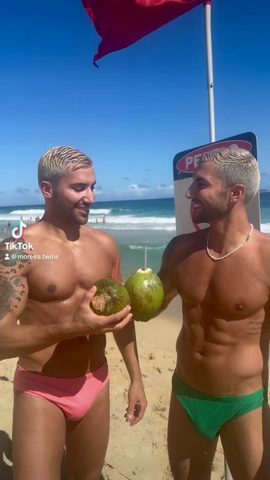 &Aacute;GUA DE COCO with your twins? 🥥 🌴   LIN K ON BIO https://t.co/OSFibthgQI<a href="/tag/fitness"class="tags"><span>#fitness</span></a>