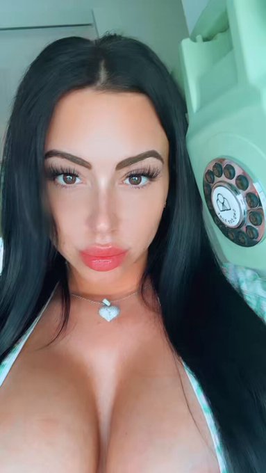 Why are we not chatting yet? 😋🥰❣️send me a DM on https://t.co/zIUhJ0C9Iy   The only place I answer! 📲<a href="/tag/onlyfanscreator"class="tags"><span>#onlyfanscreator</span></a>