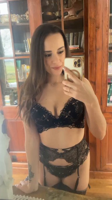 Disponible ce soir sur mon OF ? 
Accès gratuit ? 

https://t.co/OGceCELO3d https://t.co/urOL1c5UqP