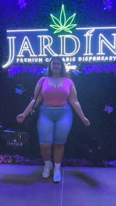 Bad bitch alert at @Jardin_LasVegas best place for my therapy ? ??? #Stoner #BBW #Curves #ButterCream19