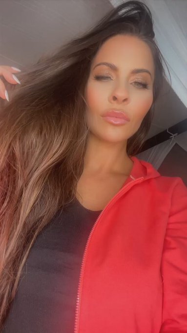 Friday nights alone with some tunes 🎶🎶🎶 You my N01 https://t.co/CSh4ZBpRlP<a href="/tag/linseydawnmckenzie"class="tags"><span>#linseydawnmckenzie</span></a>