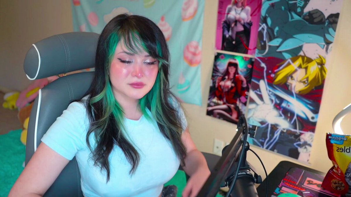 Twitch Clips on X: Pinkchyu, Tectones roommate, claims a married female  vtuber spread rumors about her to other content creators and shared  revenge porn of pink to multiple other creators. This was