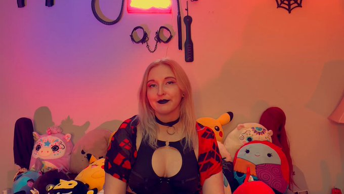 To all my little whitebois 💁🏼&zwj;♀️ https://t.co/8gceB3aZWh