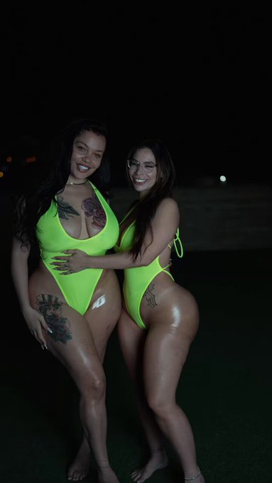 WHAT YOU THINK ABOUT THIS DUO??? @Blahgigi_ &amp; @Saragoldisback 🤔 TEAMGOLDDIMES BABY!!! https://t.co/X<a class="tags" href="/tag/blahgigi_">@blahgigi_</a><a href="/tag/squad"class="tags"><span>#squad</span></a><a href="/tag/teamgolddimesbaby"class="tags"><span>#teamgolddimesbaby</span></a>