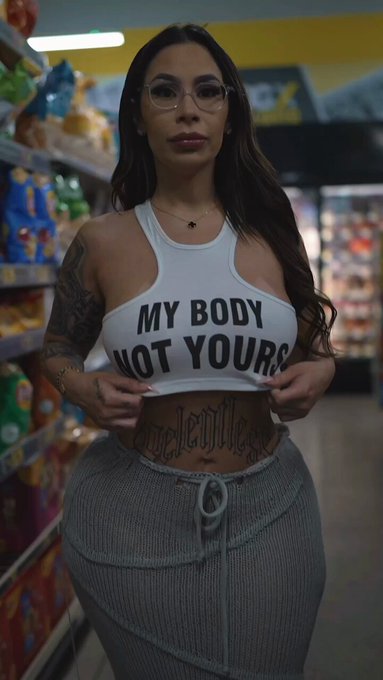 SNACKS ANYONE 🤭 SHOT BY: 🙋🏾&zwj;♂️ TEAMGOLDDIMES BABY!!! @Blahgigi_ https://t.co/Y8PopAuYBI<a href="/tag/squad"class="tags"><span>#squad</span></a><a href="/tag/teamgolddimesbaby"class="tags"><span>#teamgolddimesbaby</span></a>