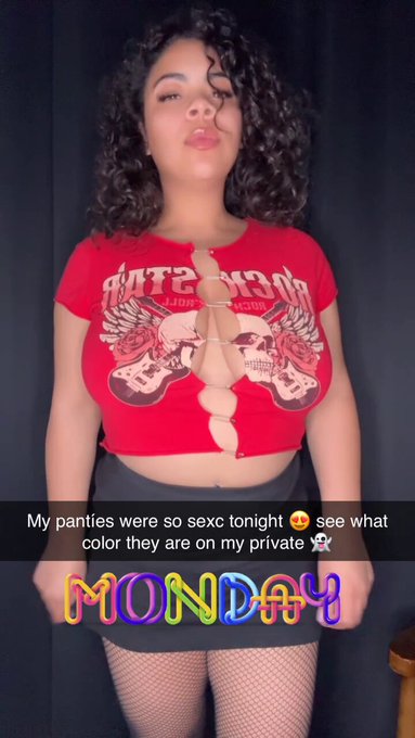 2 pic. Adding everyone back rn who follows my snap @ XcandaceXwest https://t.co/1Opcr7BTCf