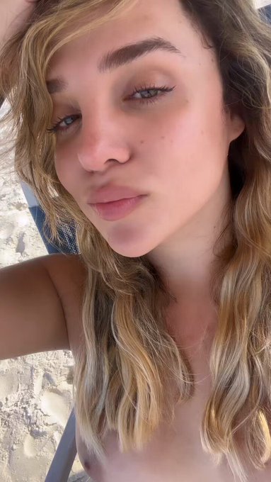 Come to the beach with me? 😏 https://t.co/bjJ60avkqy