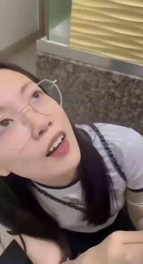 「长视频」—三甲医院护士惨遭男友泄密🥵女主是一个护士,资源的主要内容是和男友的日常(家里、户外、厕所、医院)要把肉棒握在掌心射经以上是口爱的部分,.每一次都是内射,还有精夜流出小穴的特写!
VIP群65W资源你想看什么关注点赞我直接发
看 主页置顶