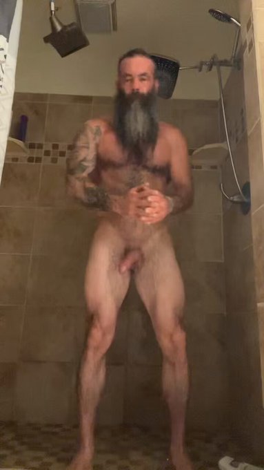 Time for a morning shower. Guess why I’ve installed so many shower heads…? https://t.co/kC8epJMplU