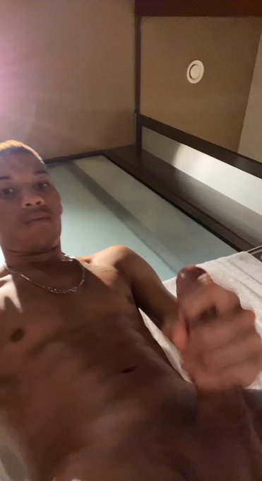 Can I let my kids drop on your face? https://t.co/dumFLIYeND https://t.co/rTSVZ5KfQY