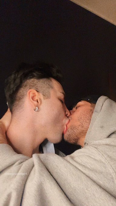 licking session w bae https://t.co/wdwme8xKwX