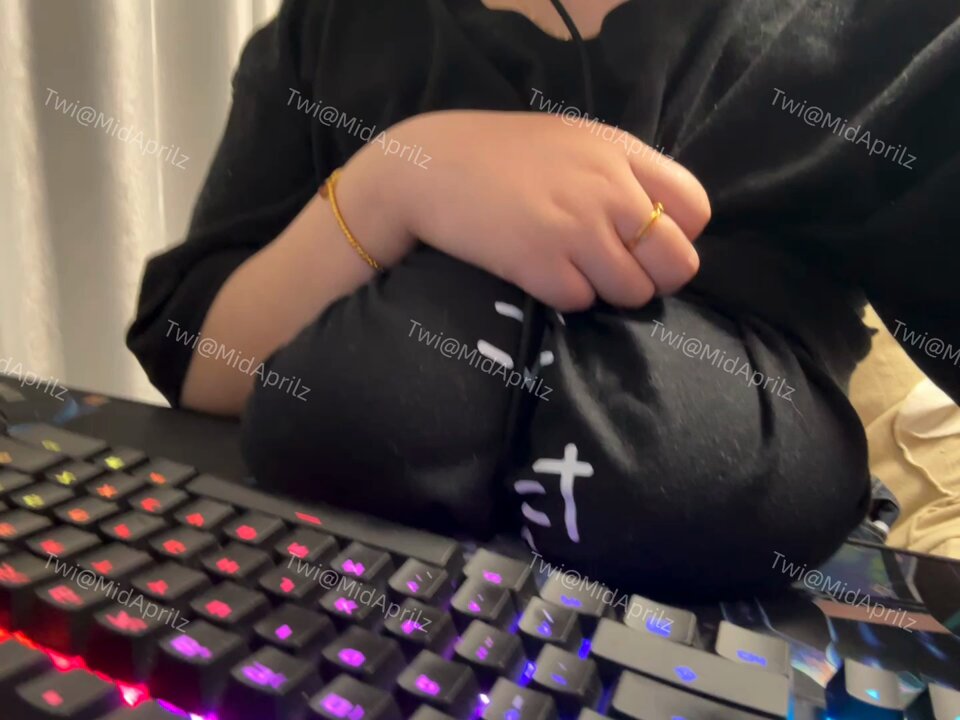 Video oleh @MidAprilz