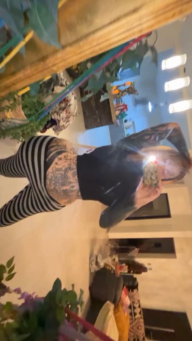 👅👅👅👅 https://t.co/LS8n9lX14o