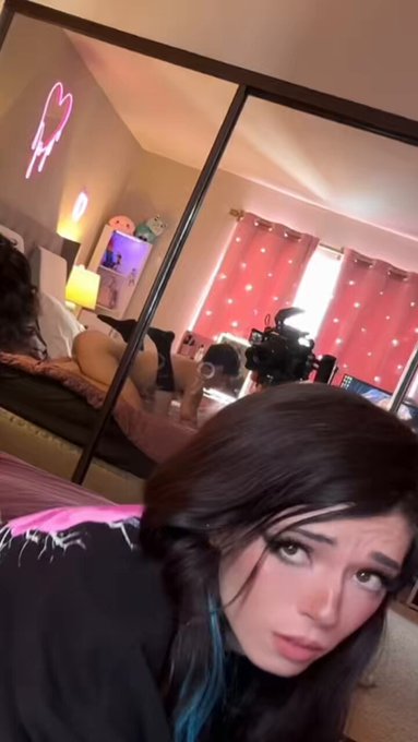 Do I give fuck me eyes? 🥺  https://t.co/EpxB4bTPdq https://t.co/0oHAreM9Mr