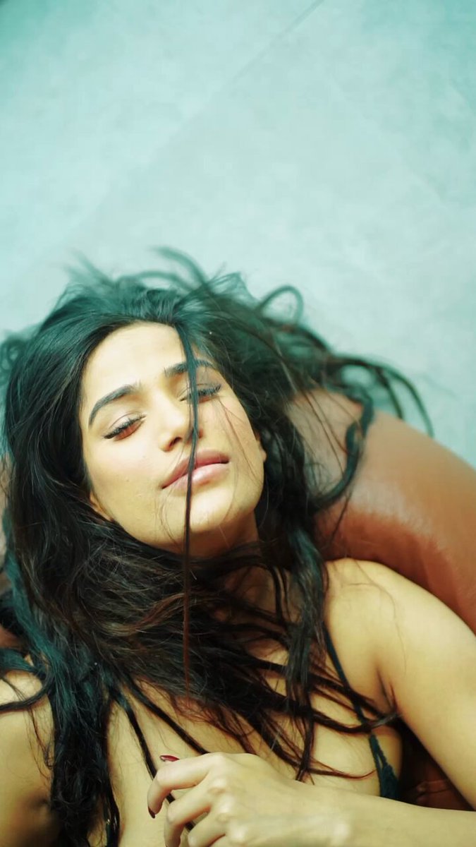 @iPoonampandeys video Tweet