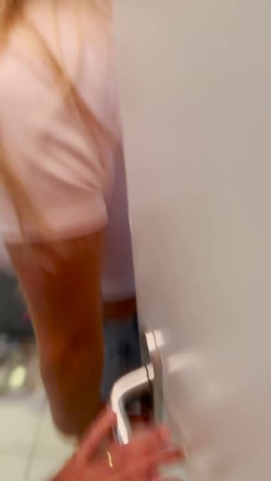 UNE BONNE PIPE 🤭🤤  Je suis trop cochonne !  Je rentre retrouver mon mari alors que je viens de sucer<a href="/tag/x"class="tags"><span>#x</span></a><a href="/tag/photograghy"class="tags"><span>#photograghy</span></a>