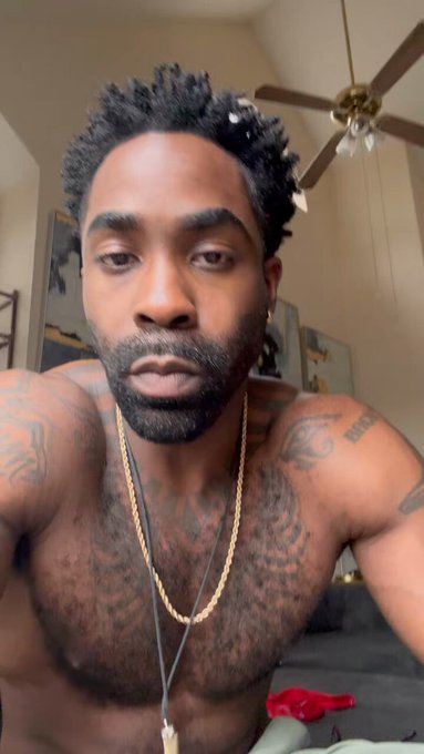 Chilling with the kitty 🐈 https://t.co/sUAehQlsPm<a href="/tag/artisticreality"class="tags"><span>#artisticreality</span></a>