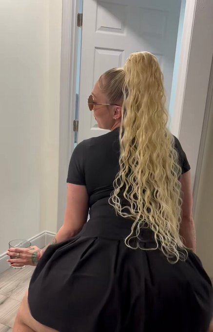 Leave the skirt on or off?☺️ https://t.co/ezCP2CvqZQ