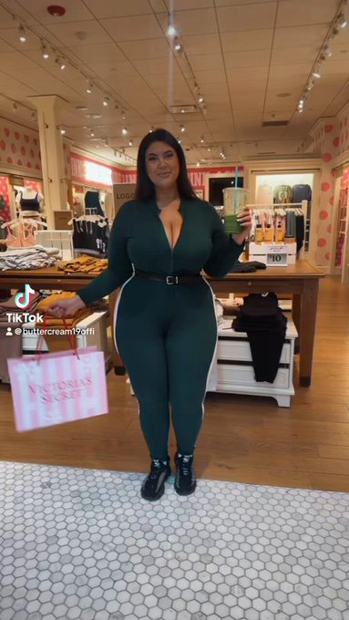 Let’s go shopping ?️ ☺️ do you follow my TikTok ? ? ? ? #shopping #RetailTherapy https://t.co/yJiHJZ