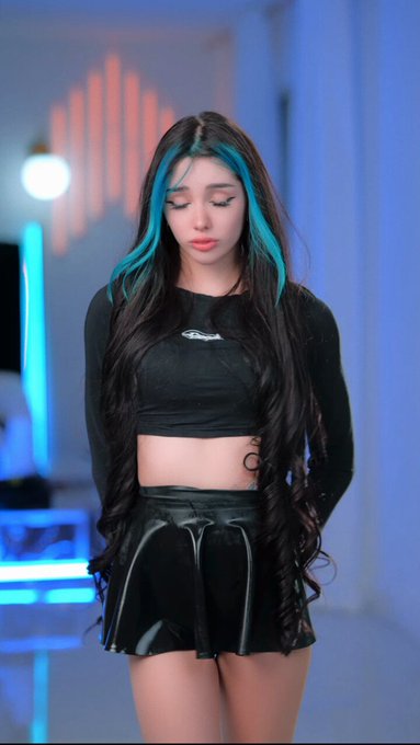 IM BACK! ? and blue?? https://t.co/fKe8c3AAuU