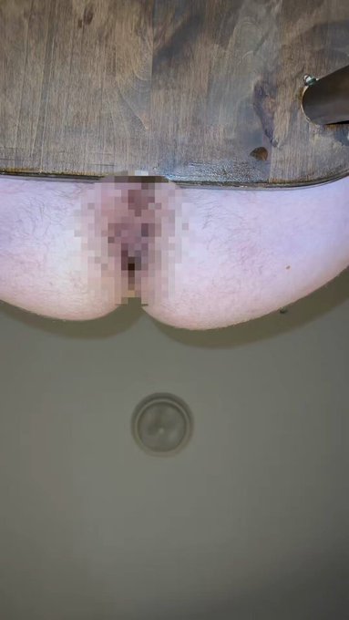 My hole gets hungry on the weekends https://t.co/ovg0WrpqMm