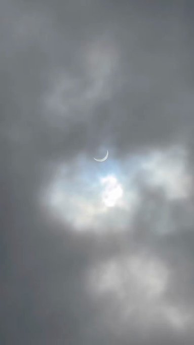 My view of the #SolarEclipse2024 ☀️ https://t.co/YrYzVpm2gh<a href="/tag/solareclipse2024"class="tags">#SolarEclipse2024</a>