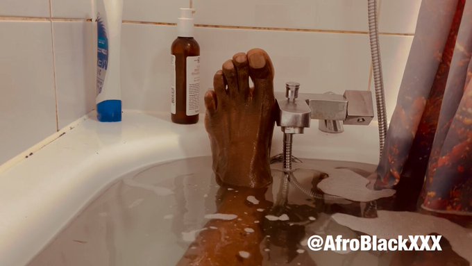 Let’s take a bath together https://t.co/K7n5lqNsad