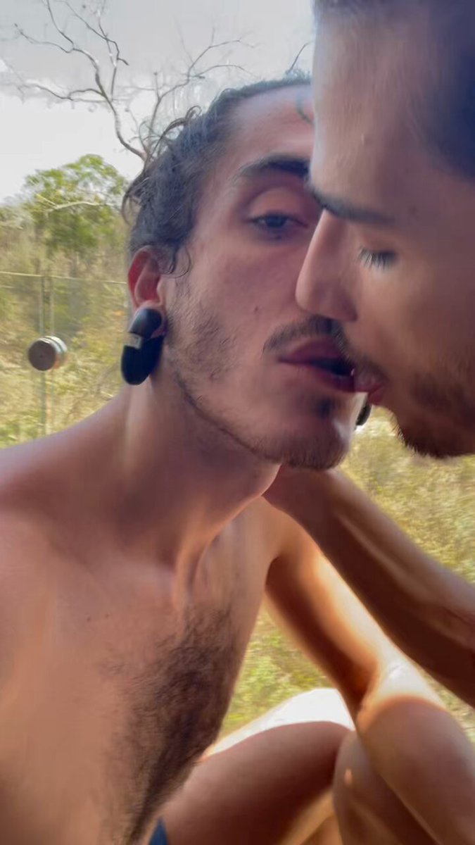 RT @DreamTwins_X: When I kiss my brother he gets hard immedi20240419020616