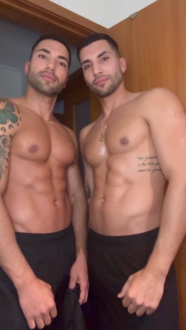 We are checking up our muscles here.  Do you like twins like us💪🏼 ?   #fittwins #strongtwins https://t<a href="/tag/fittwins"class="tags"><span>#fittwins</span></a><a href="/tag/strongtwins"class="tags"><span>#strongtwins</span></a>