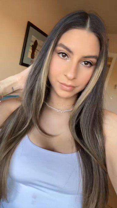 Been wayyy too long since I&rsquo;ve posted. How are we doing?! https://t.co/EDi6REHfLb<a href="/tag/lanadelrey"class="tags"><span>#lanadelrey</span></a>