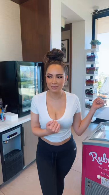 Go follow my girl Shelby on IG! She is a hot model and a ton of fun! Her Handel is @shelbymiichelle https://t