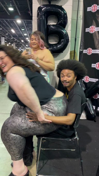 What is this?? @BBWAdventures &amp; @TransNificent1 hanging out at @EXXXOTICA together?! @AmazonAmanda  @TdaddyZe<a class="tags" target="_blank" title="On Twitter" href="/?out=eyJ0eXAiOiJKV1QiLCJhbGciOiJIUzUxMiJ9.eyJpYXQiOjE3MjEzNTM5NzMsImlzcyI6InR3cG9ybnN0YXJzLmNvbSIsIm5iZiI6MTcyMTM1Mzk3MywiZXhwIjoxNzUyODg5OTczLCJyZWRpcmVjdF91cmwiOiJodHRwczovL3R3aXR0ZXIuY29tL0JCV0FkdmVudHVyZXMifQ.d38l7vBpaqXt_2hmZd8XYDy-c4M-o2xsDC4ikLITBz-_TRMD55M2owiBxyminmhLSqyPOmMuMQi-9YN5qjaGZQ">@BBWAdventures</a><a class="tags" target="_blank" title="On Twitter" href="/?out=eyJ0eXAiOiJKV1QiLCJhbGciOiJIUzUxMiJ9.eyJpYXQiOjE3MjEzNTM5NzMsImlzcyI6InR3cG9ybnN0YXJzLmNvbSIsIm5iZiI6MTcyMTM1Mzk3MywiZXhwIjoxNzUyODg5OTczLCJyZWRpcmVjdF91cmwiOiJodHRwczovL3R3aXR0ZXIuY29tL1RyYW5zTmlmaWNlbnQxIn0.IKZNdbsZWzYFF-i5WpyCA-OwlP4nqVzXeyvmq35CRWnKQkpbvV6QduZVMee3TD3Cjp52XSRwsyE_2u6oSNdO0w">@TransNificent1</a><a href="/tag/transroommates"class="tags"><span>#transroommates</span></a>