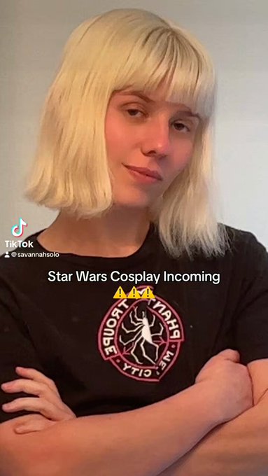 I know she listens to slipknot #starwars #shinhati https://t.co/ccRuyvHwzx<a href="/tag/starwars"class="tags">#starwars</a><a href="/tag/shinhati"class="tags">#shinhati</a>